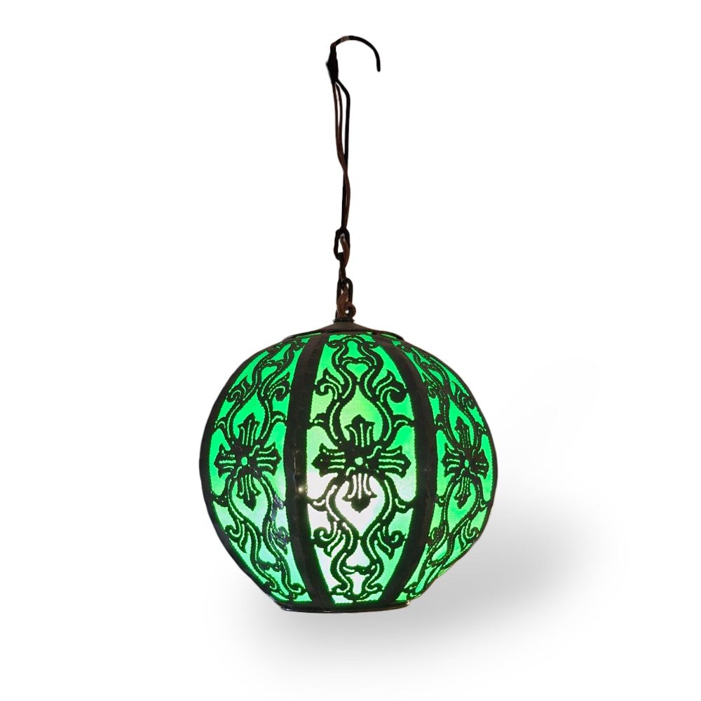 Lampadario in ferro battuto ricamato e tessuto verde