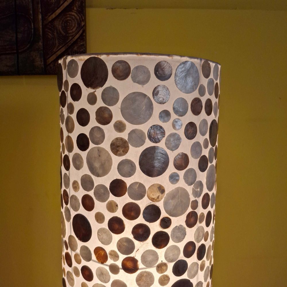 perfetta per illuminare con stile ambienti moderni ed etnici.