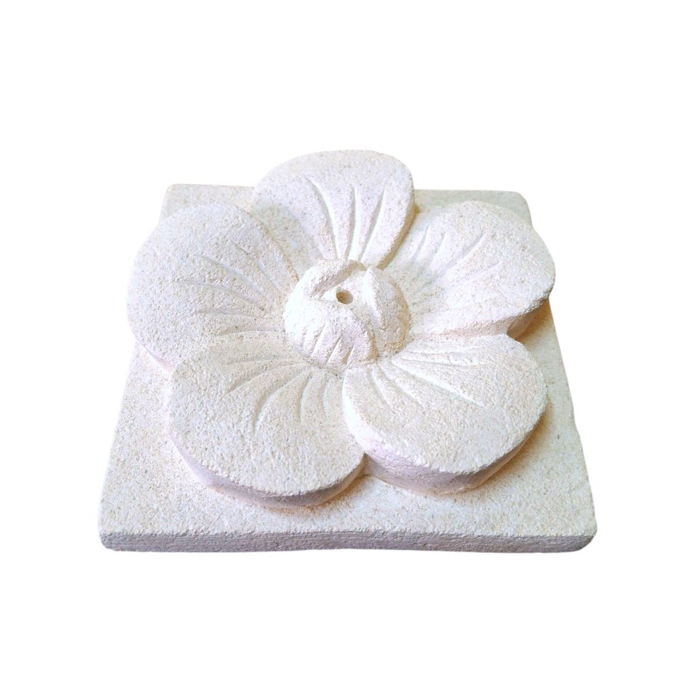 Portaincenso a forma di fiore in pietra viva indonesiana