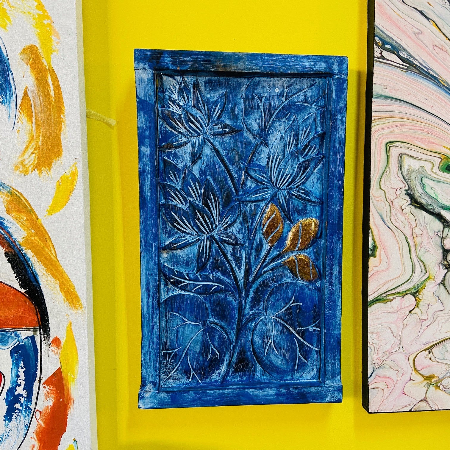 Quadro legno massello blu ed oro fiori in rilievo - ETNICBAY